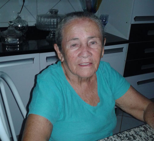 Moradora de Ourives / Tanhaçu procura irmãos que não tem contato a muitos anos; eles são de poções