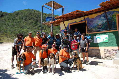 Chapada Diamantina: Cães farejadores auxiliam na nova fase de buscas ao turista espanhol desaparecido