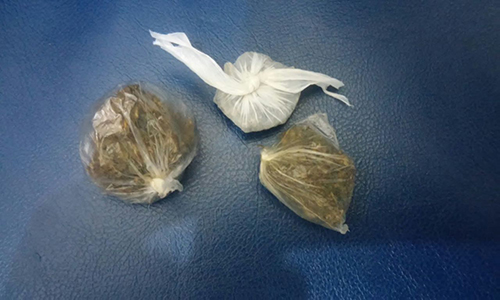 Em Brumado, menor é apreendido de posse de Maconha em esquina de escola