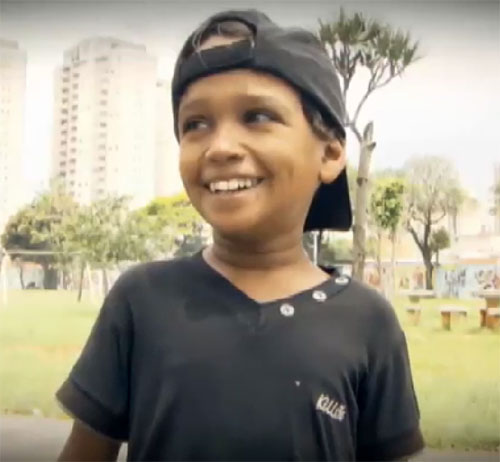 Domingo Show fará surpresa para baiano de 20 anos que tem a aparência de uma criança