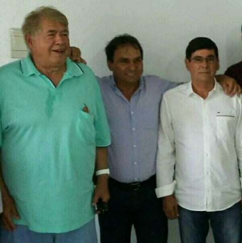 Ex deputado federal Newton Cardoso e empresário brumadense Vanderlito declaram apoio total ao pré candidato a prefeito de Tanhaçu Tôe Brito