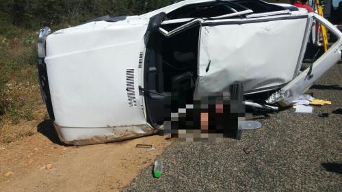 Carro com família de Brumado capota na BR-030 e uma pessoa morre