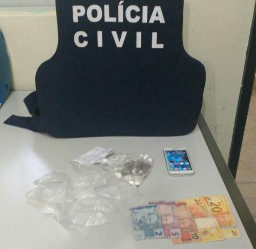 Polícia Civil prende traficante de drogas em flagrante em Brumado