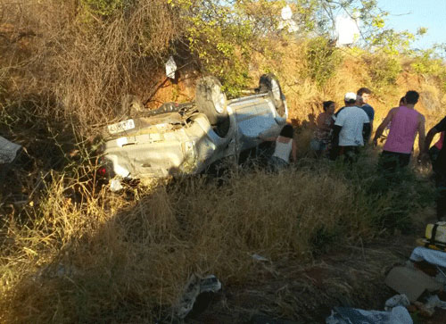 Três pessoas da mesma família morrem em grave acidente na BR - 122; todos de Guanambi