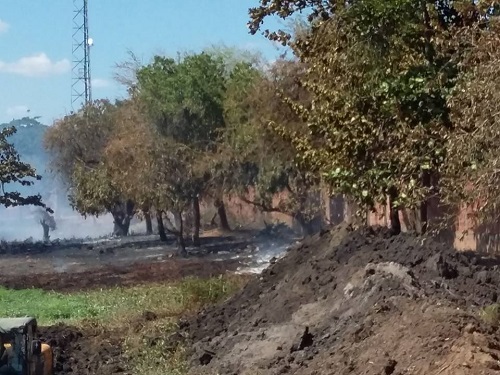 Limpeza da Lagoa do clube de Campo de Guanambi causa transtornos aos  moradores 