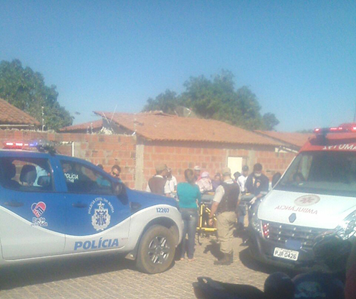 Com espeto utilizado para assar carne filho fura a própria mãe em Guanambi