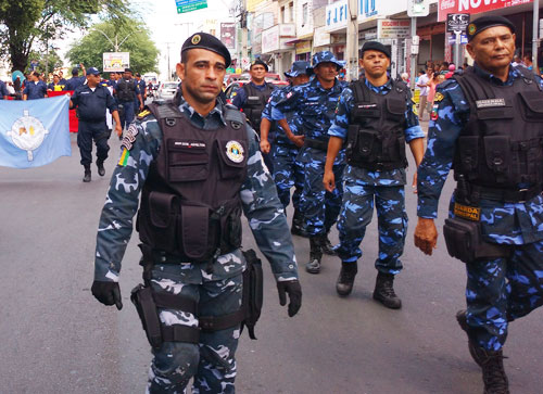 Com menos expressão do que no ano passado, IIª Marcha Azul Marinho é realizada em Brumado