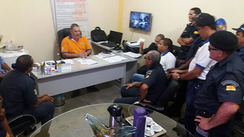 Presidente do legislativo brumadense recebe comissão de guardas municipais para discutir Projeto de Lei nº 05/2017
