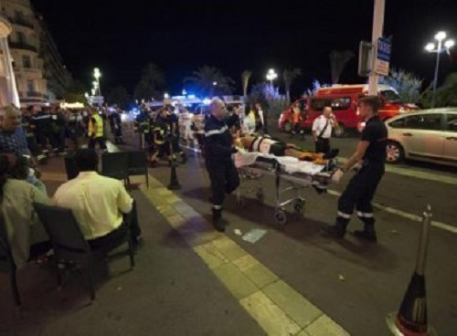 Número de mortos em atentado de Nice sobe para 85