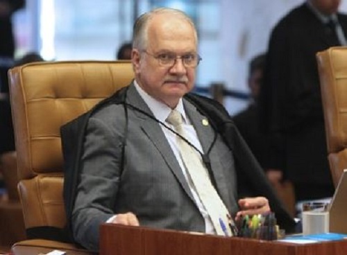 Temer chega em Portugal para velório do ex-presidente Mário Soares