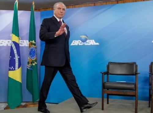 Temer retorna a Brasília após passar feriado de carnaval na Bahia