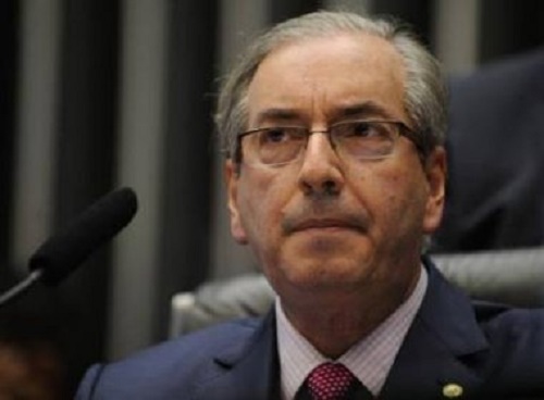 Mesmo afastado, Cunha articula para André Moura virar líder do governo na Câmara