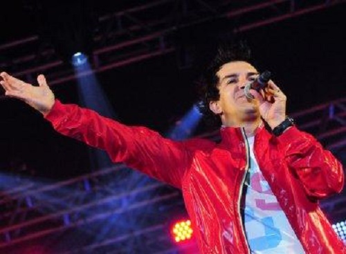 ‘Entra na minha casa, entra na minha vida’: cantor gospel Regis Danese grava DVD na Bahia