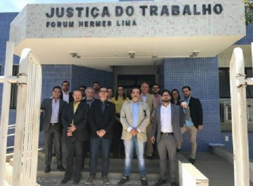 Advogados são barrados de reunião com desembargador por não usarem gravata em Guanambi 