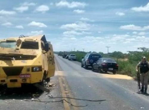 Estudantes criam sistema de segurança em capacete para identificar assaltantes em moto