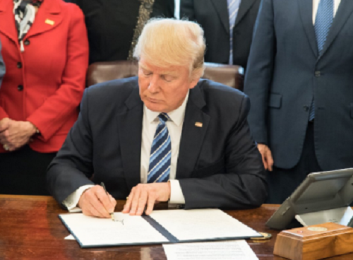 Trump deu à CIA poder para lançar ataques com drones, dizem fontes