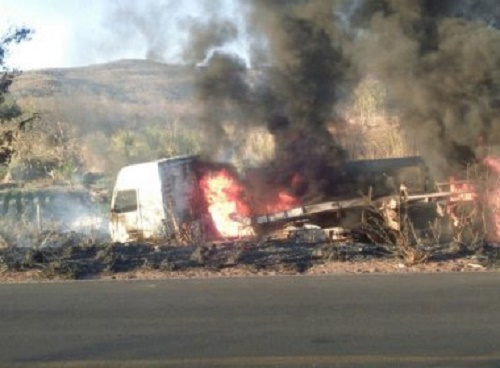 Riachão das Neves: Carretas pegam fogo e motorista é preso por embriaguez