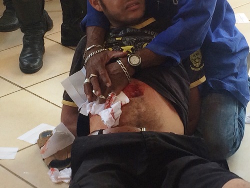 Homem tenta suicídio dentro de açougue e é contido por populares 