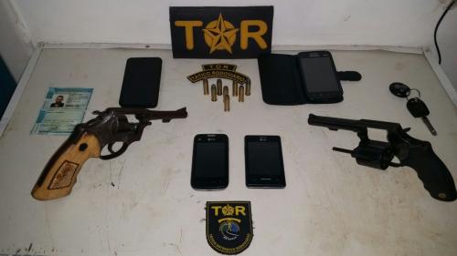 Armas são apreendidas pela polícia durante abordagem na BA - 415