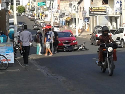 Mais um acidente envolvendo carro e moto é registrado no Centro