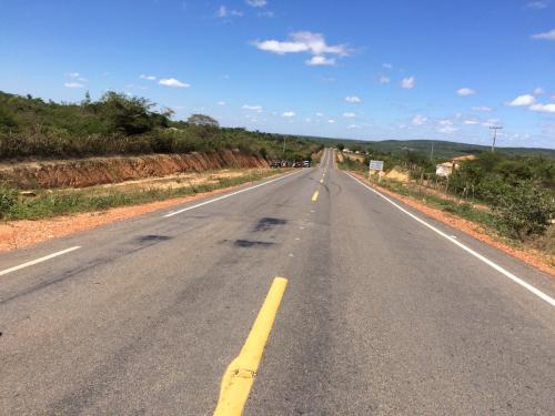 Carro ocupado por enfermeiras capotou na BA-623, trecho entre Vila Mariana e Maetinga