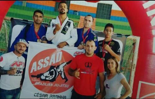 Atletas do jiu-jitsu conquistam medalhas em competição realizada em Conquista