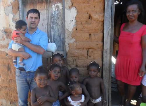 AVÓ PEDE AJUDA PARA SUSTENTAR 7 NETOS NA FAZENDA MORRO DE DENTRO EM GUANAMBI