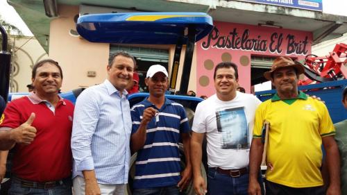 Vereador Tôe Brito consegue trator para a Associação dos Agricultores do Rio das Contas em Tanhaçu