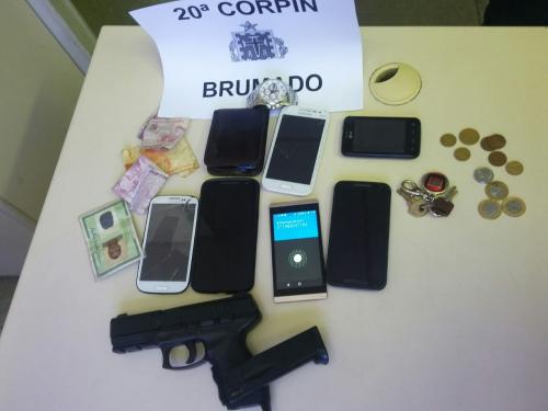 Policiais Civis de Brumado prendem dois assaltantes de ônibus na Capital do Estado.