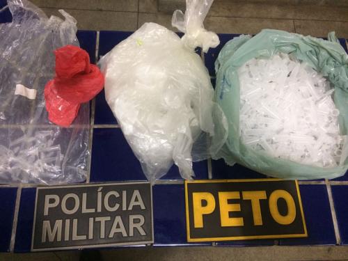POLÍCIA MILITAR APREENDE MOCHILA COM DROGAS EM BRUMADO