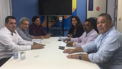 Vereadores de Brumado buscam esclarecimentos sobre mal cheiro na água  e equipe da Embasa virá à Brumado para solucionar o problema