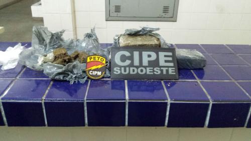 CIPE/SUDOESTE E 34ª CIPM EM AÇÃO CONJUNTA APRENDE DROGAS E PRENDE SUSPEITOS DE TRÁFICO DE DROGAS