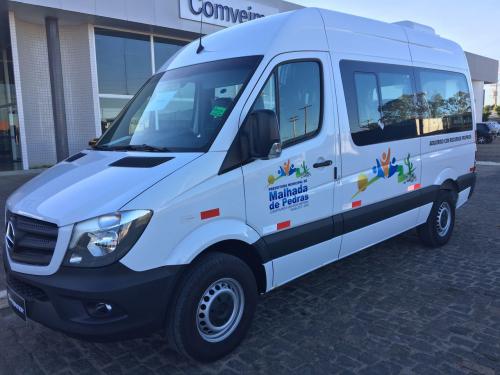 Prefeitura de Malhada de Pedras adquire novo veículo para atender a população