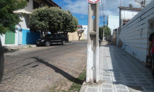 Assaltantes invadem casa em Brumado, faz família de refém e rouba mais de R$ 100 mil reais em ouro 