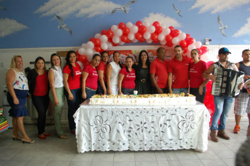 Empresária Perinalva Dias comemora aniversário com colaboradores, associados e população brumadense