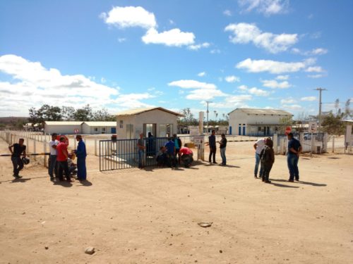 Enquanto em Brumado parou de vez, obras da Fiol em Tanhaçu estão em andamento e gerando empregos