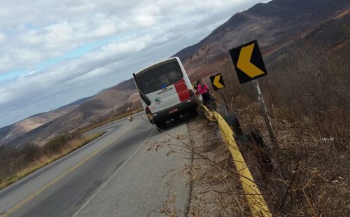Funcionários públicos de Caraíbas sofrem acidente na Serra dos Pombos