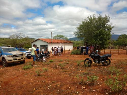 Pai e filho são encontrados mortos em Brumado; a suspeita é de latrocínio