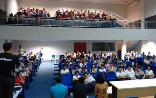 ALUNOS DE BRUMADO PARTICIPAM DE CINE DEBATE PROMOVIDO PELO IFBA