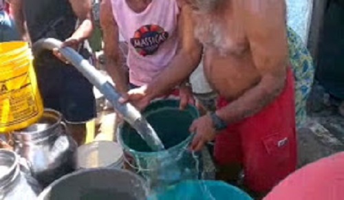  O DRAMA DA FALTA D'ÁGUA EM ITAMBÉ: MORADORES SAEM AS RUAS COM LATAS, BALDES E PANELAS.   