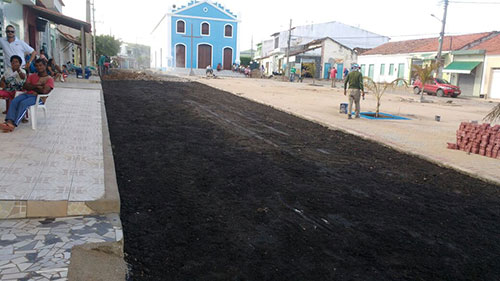 Mesmo em término de mandato e fim de ano, Albercinho continua realizando obras em Ituaçu