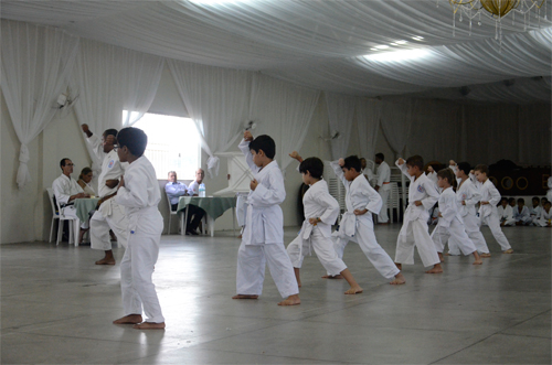 Exame de faixa e Aula Especial de Karatê - Dô foi realizado em Brumado