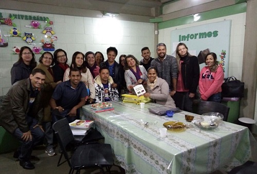 Escritores aracatuenses fazem lançamento de livro em Vitória da Conquista