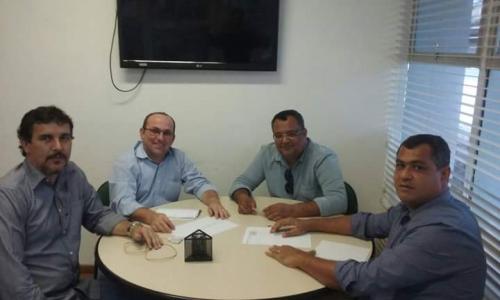 Prefeito de Jânio Quadros e Maetinga foram em Salvador em busca de benefícios para os seus municípios 