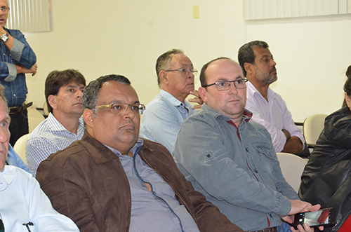Em companhia do prefeito de Jânio Quadros, prefeito de Maetinga participa de assembléia do Consórcio Regional de Saúde em Brumado