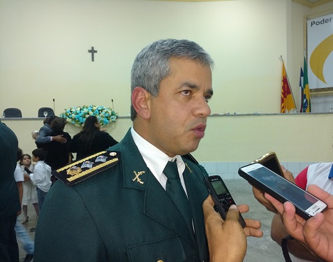 Major Mascarenhas prestigia amigos e colegas na sessão solene da Câmara