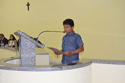 Criança dá exemplo de cidadania e usa a Tribuna Livre da Câmara de Brumado para fazer reivindicações