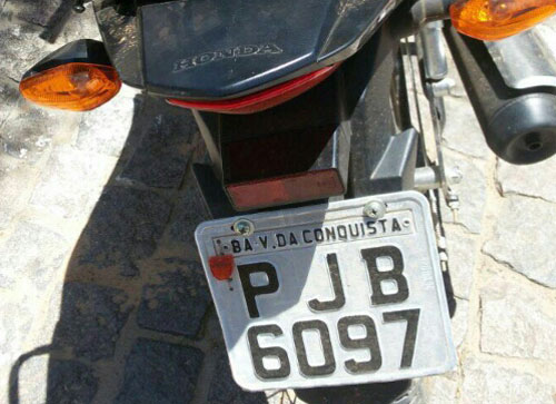 Polícia de Aracatu apreende moto com restrição de furto