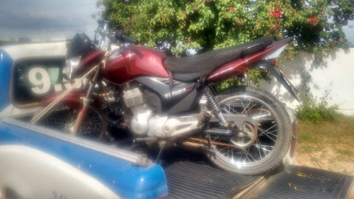 POLÍCIA MILITAR RECUPERA MOTOCICLETA ROUBADA NA ZONA RURAL DE BRUMADO