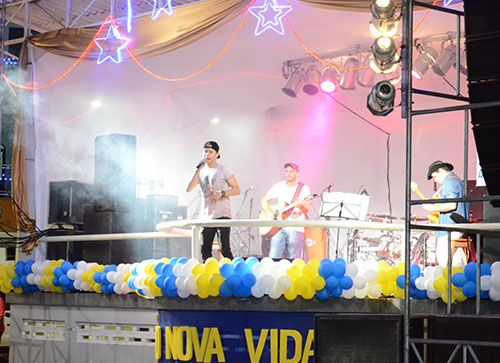Nova Vida comemora seus  anos com evento na praça em Brumado; confira as fotos